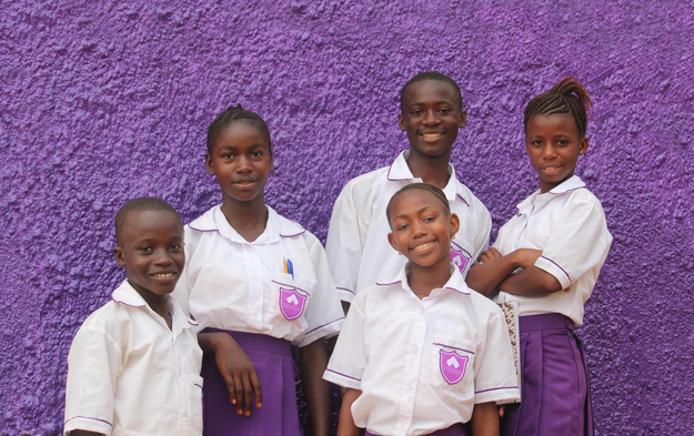Estudiantes de Rising Network Academy en Sierra Leona y Liberia (África)