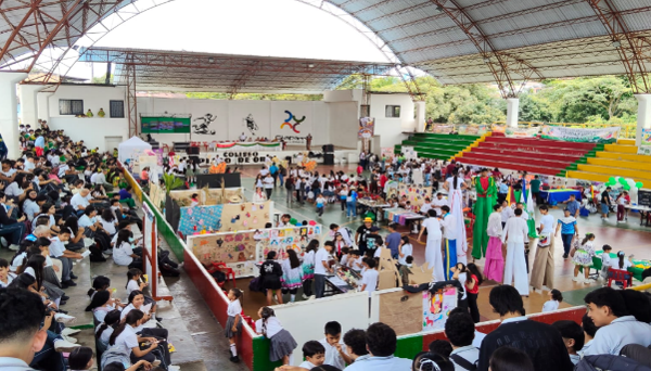 Coliseo Pijao de Oro Chaparral - Feria educativa: Tejiendo intereses