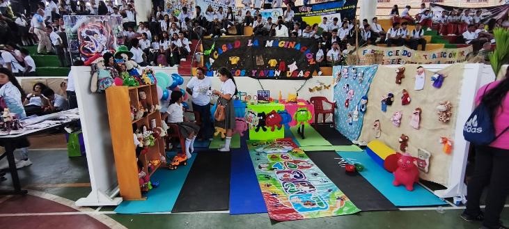 Centro de interés “La casa de la imaginación: muñecos y aventuras” enfoque socioemocional IET. Medalla Milagrosa Chaparral