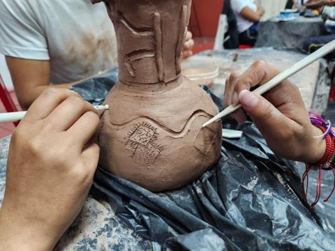 Apropiando nuestro patrimonio Mosqueruno: “lectura crítica de la simbología muisca a través del modelado de piezas de alfarería” 