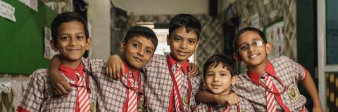 Estudiantes organización Reality Gives, de la India. Tomada de www.realitygives.org