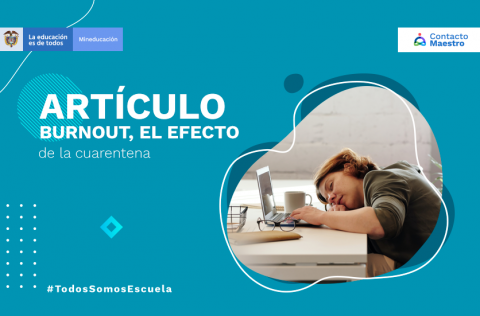 mujer agotada dormida encima del computador