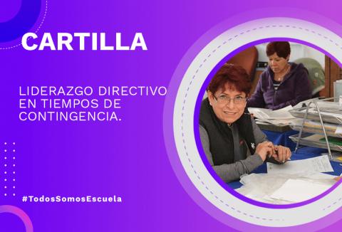 Coordinadora en su escritorio