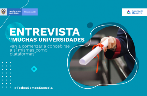 Una mano sosteniendo un diploma de universidad