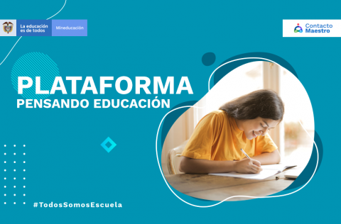 Niña escribiendo en su cuaderno