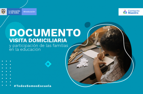 niña estudiando en un escritorio